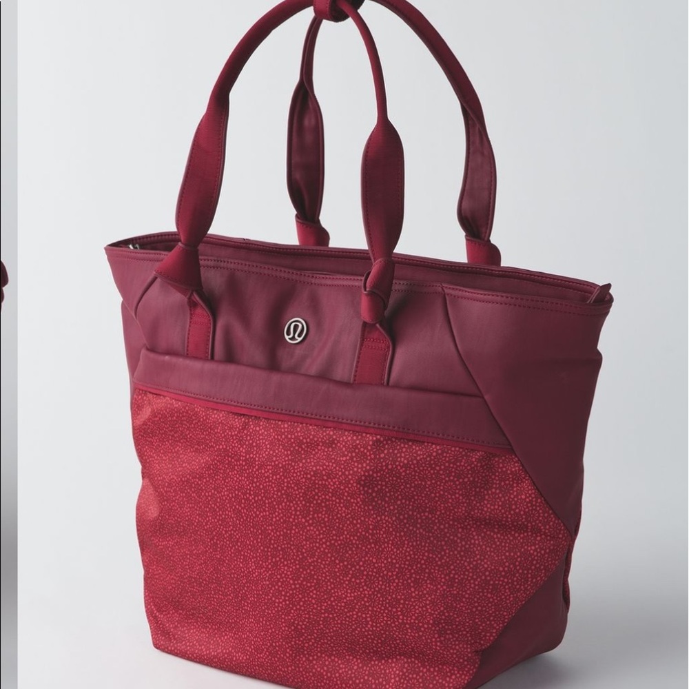 EUC lululemon Everything Bag Red -fits laptop